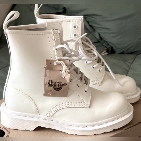 Dr. Martens Shoes - Dr. Martens White Leather BootsDescriptionDr. Martens1460 Mono leather bootsF